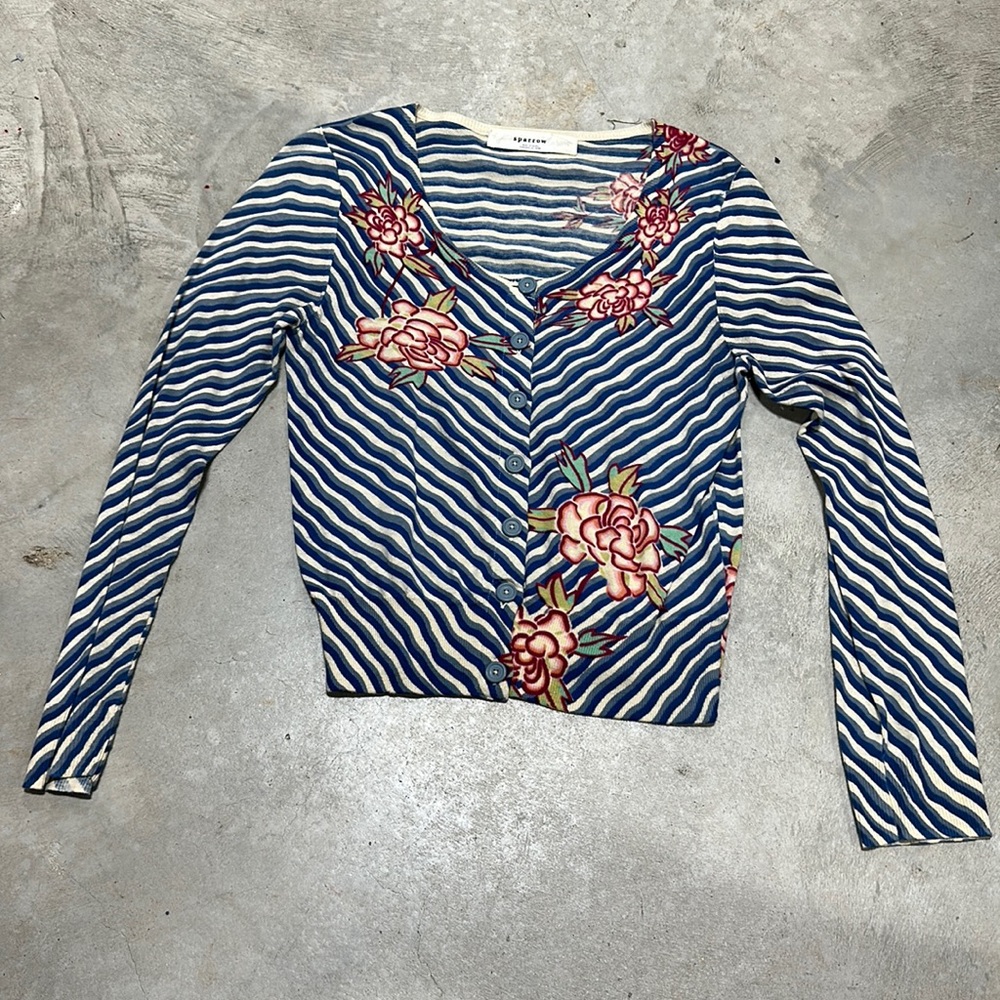 Blue/Tan/Maroon stripes with flowers light weight sweater /‎ Size S
